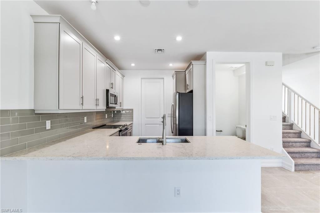 7574 Rockefeller Drive Naples, FL 34119 - Photo 10 of 37