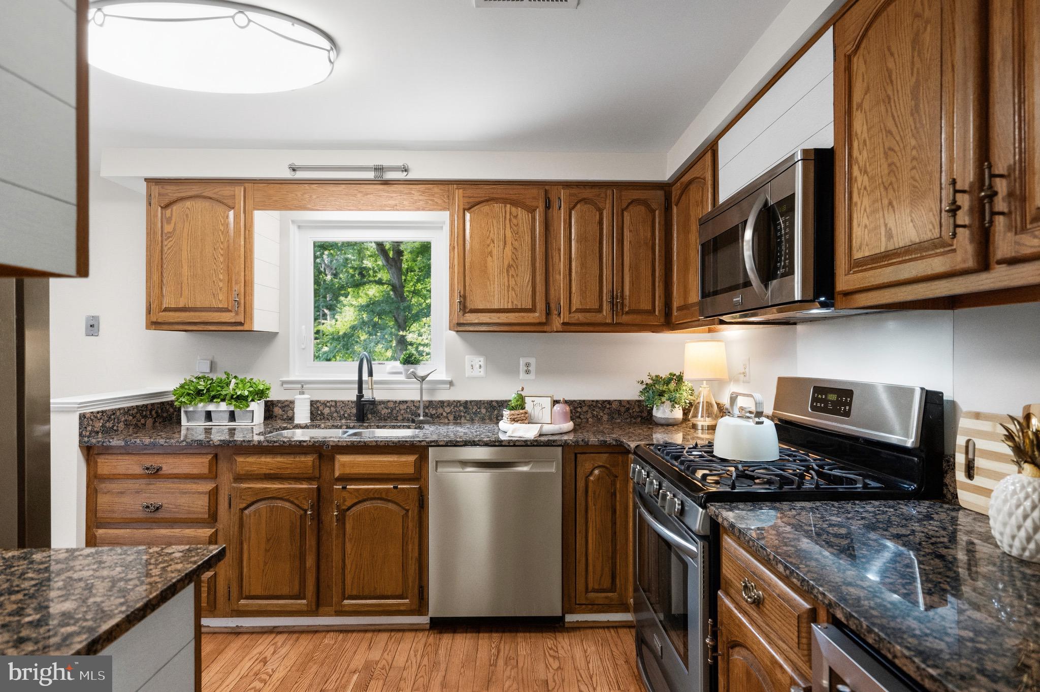8943 Park Forest Drive Springfield, VA 22152 - Photo 21 of 74 Spacious eat-in kitchen