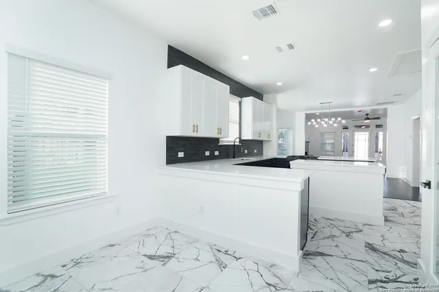 $3,000 | 1222 Hays Street, San Antonio, TX 78202