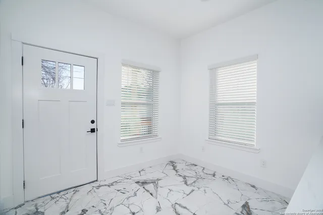 $3,000 | 1222 Hays Street, San Antonio, TX 78202