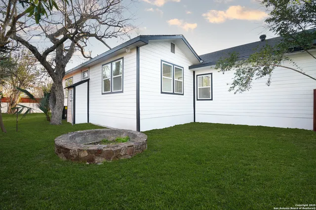 $3,000 | 1222 Hays Street, San Antonio, TX 78202