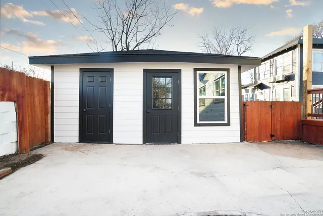 $3,000 | 1222 Hays Street, San Antonio, TX 78202