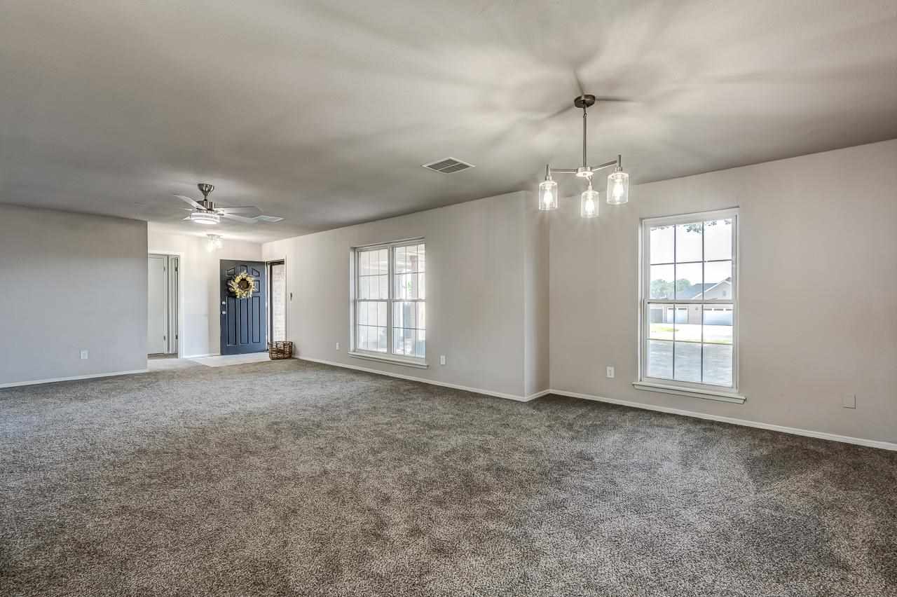 1901 Ridgecrest Perry, OK 73077 - Photo 5 of 31 Gallery Image 5