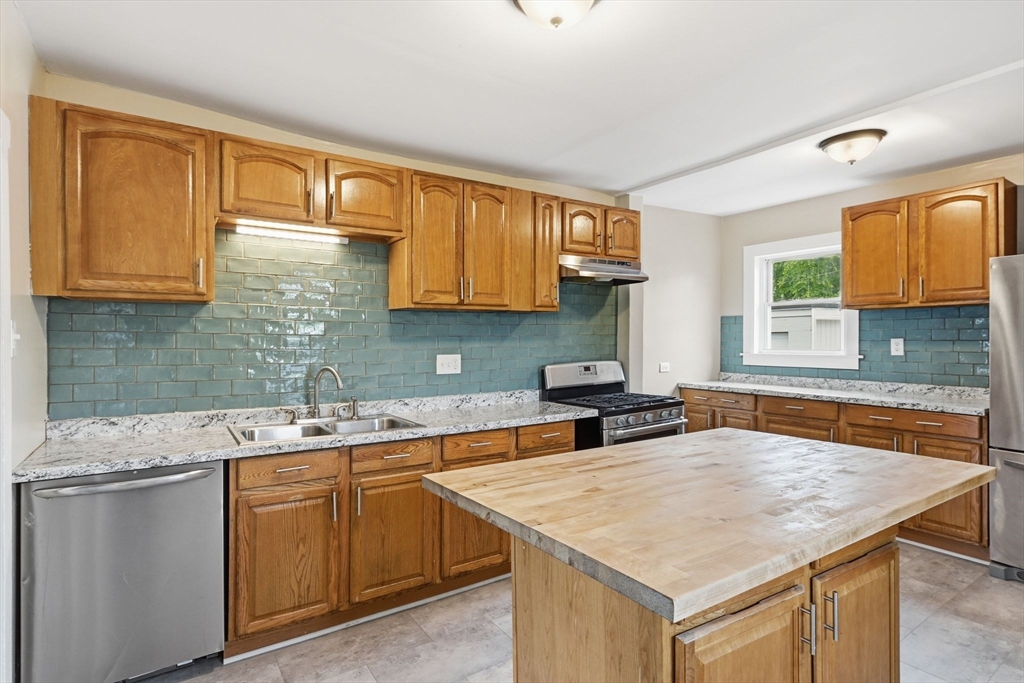 52 Lebanon Street Springfield, MA 01109 - Photo 14 of 42