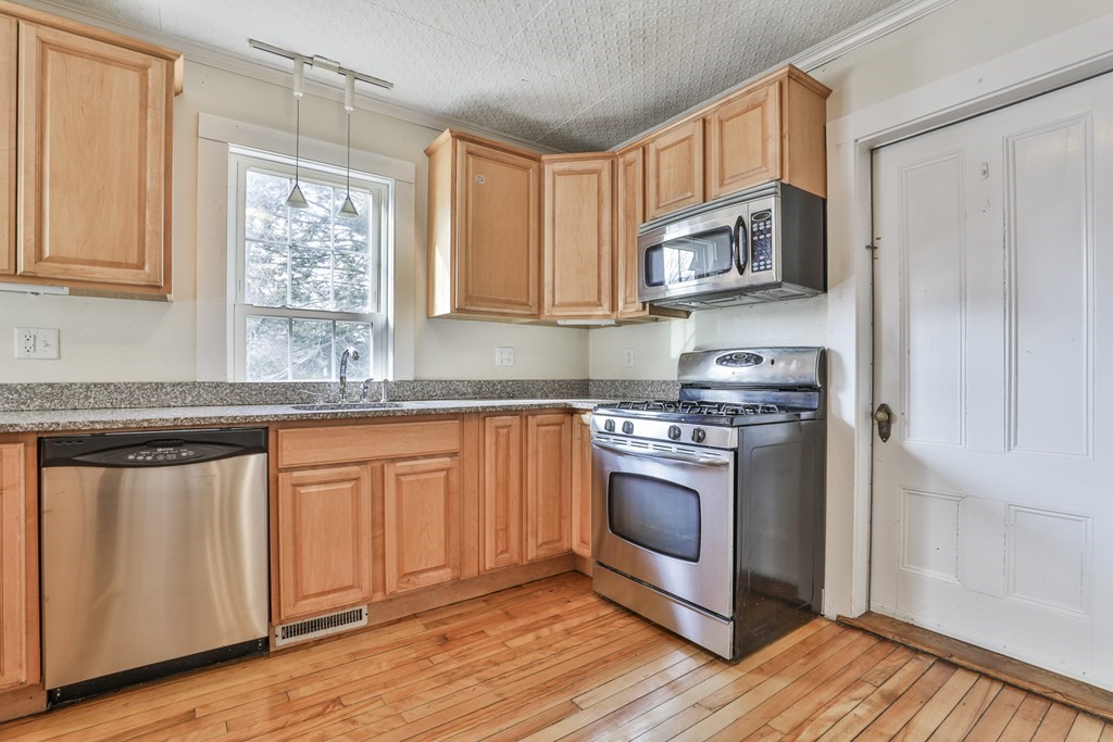 39-41 Pearl Street Amesbury, MA 01913 - Photo 17 of 30