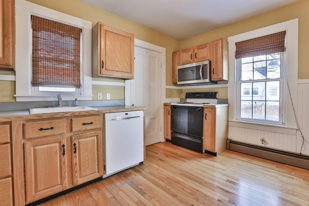 39-41 Pearl Street Amesbury, MA 01913 - Photo 7 of 30