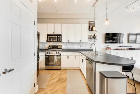$399,000 | 1301 West Washington Boulevard, Unit 405, Chicago, IL 60607