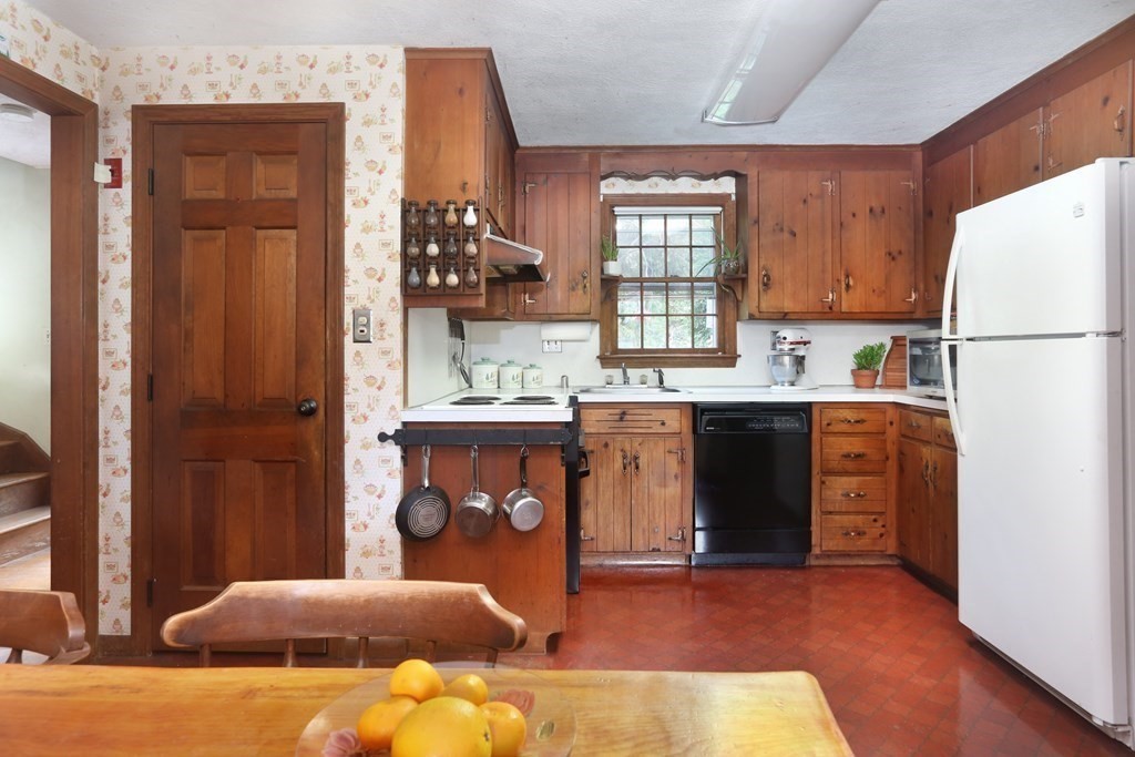 16 Plains Road Ipswich, MA 01938 - Photo 4 of 15