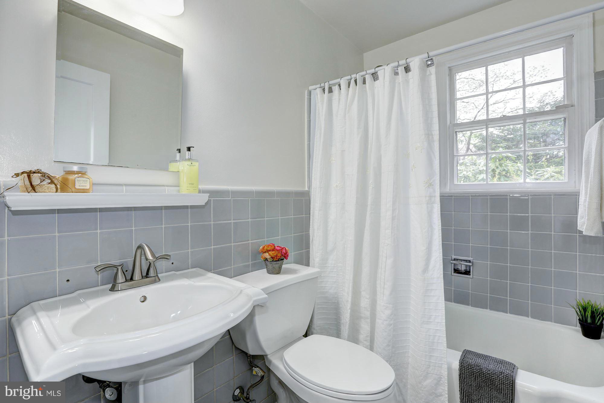 2904 Collins Avenue Silver Spring, MD 20902 - Photo 16 of 24 Bath