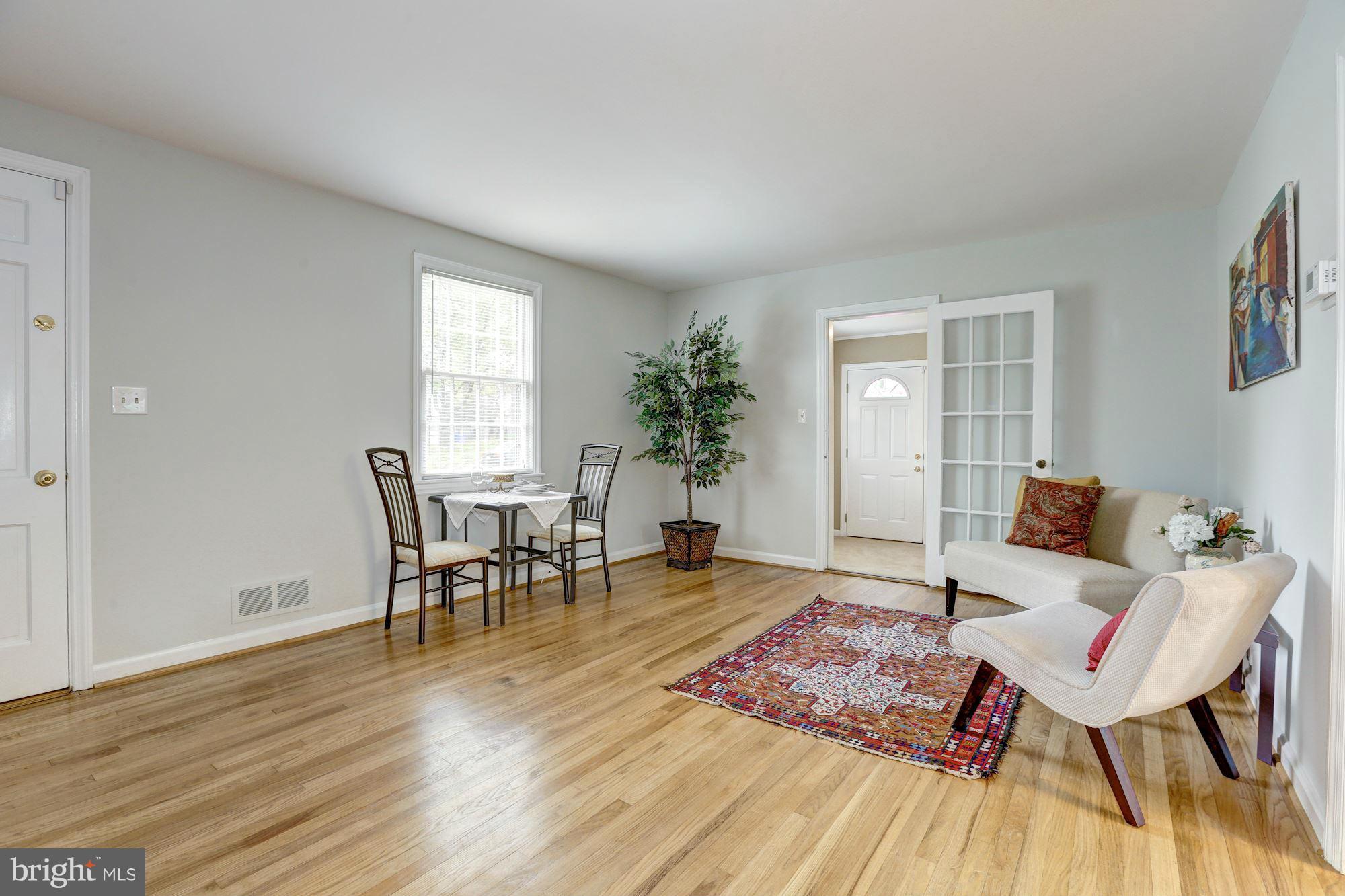 2904 Collins Avenue Silver Spring, MD 20902 - Photo 6 of 24 Living Room
