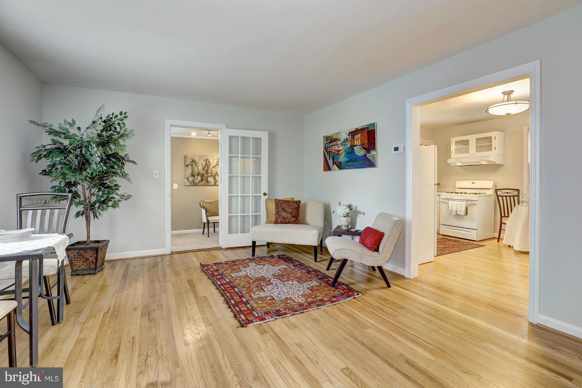 2904 Collins Avenue Silver Spring, MD 20902 - Photo 7 of 24 Living Room
