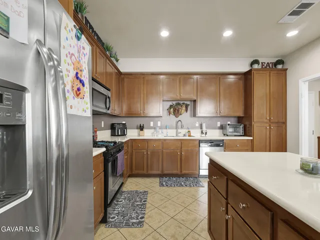 $599,900 | 28040 Catherine Drive, Santa Clarita, CA 91351