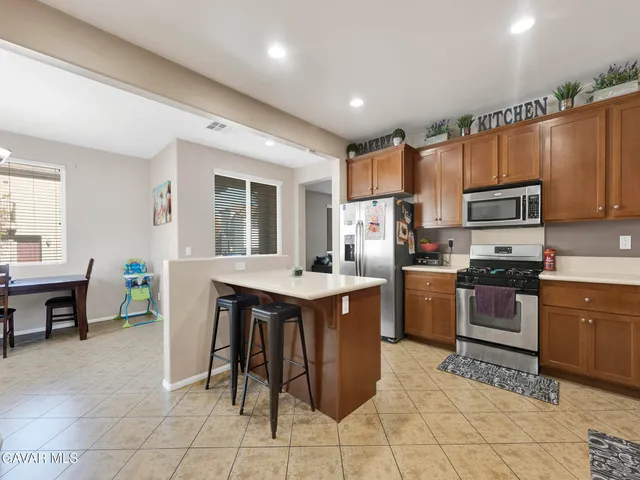 $599,900 | 28040 Catherine Drive, Santa Clarita, CA 91351