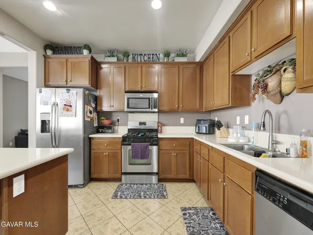 $599,900 | 28040 Catherine Drive, Santa Clarita, CA 91351