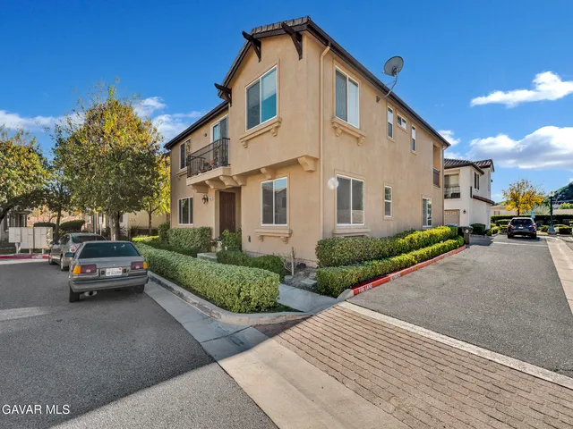 $599,900 | 28040 Catherine Drive, Santa Clarita, CA 91351