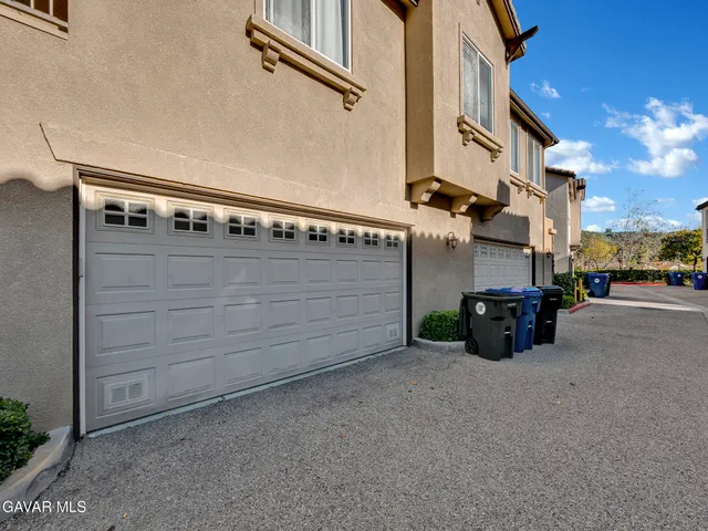 $599,900 | 28040 Catherine Drive, Santa Clarita, CA 91351