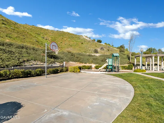 $599,900 | 28040 Catherine Drive, Santa Clarita, CA 91351