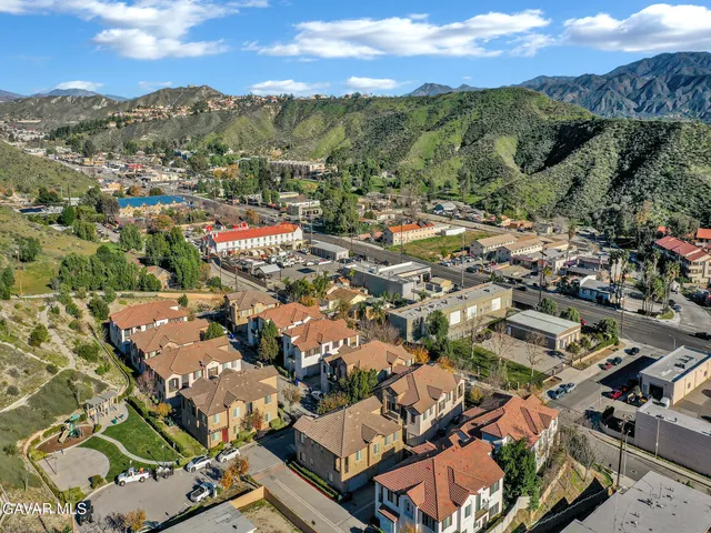 $599,900 | 28040 Catherine Drive, Santa Clarita, CA 91351