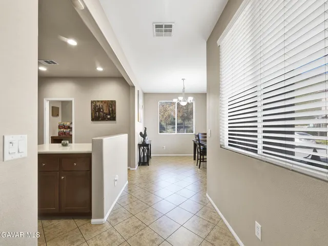 $599,900 | 28040 Catherine Drive, Santa Clarita, CA 91351