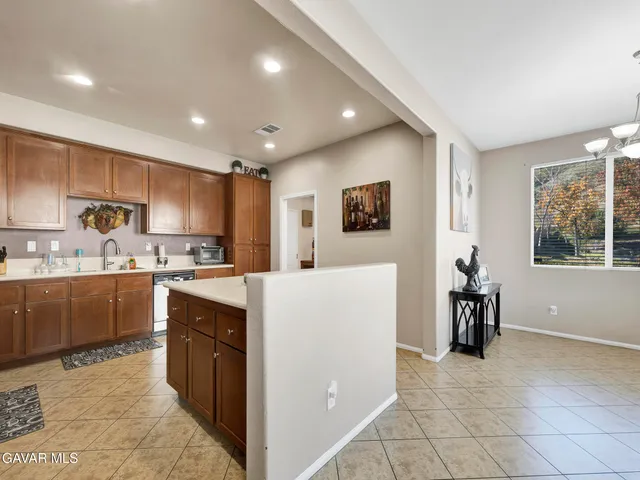 $599,900 | 28040 Catherine Drive, Santa Clarita, CA 91351