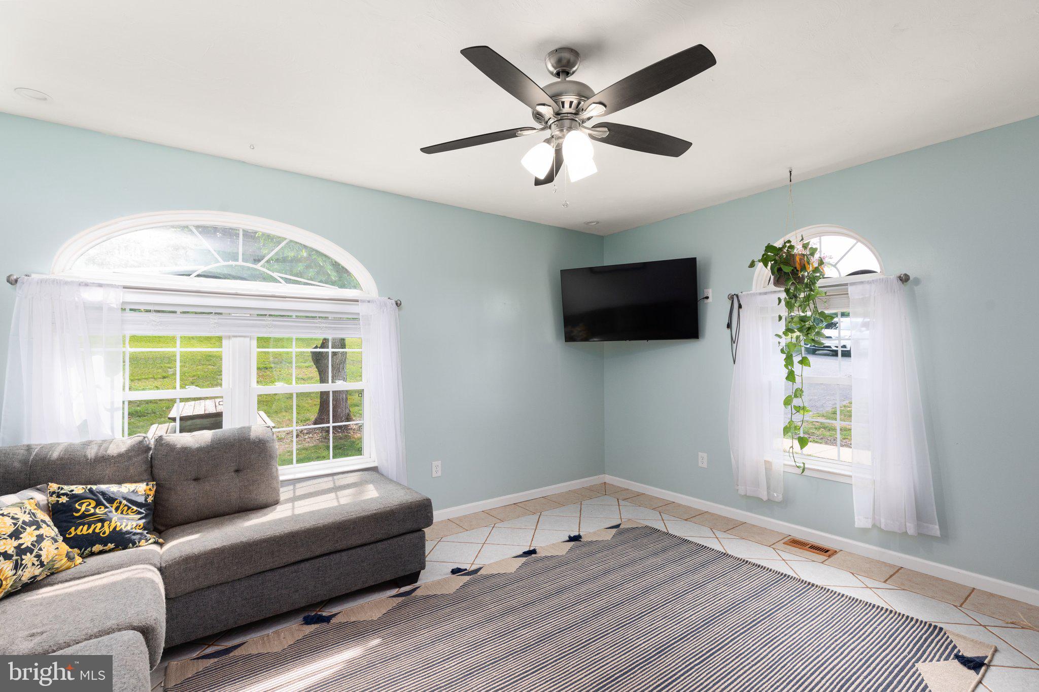 6826 Woodbine Road Delta, PA 17314 - Photo 4 of 32 Let the Sunshine In!