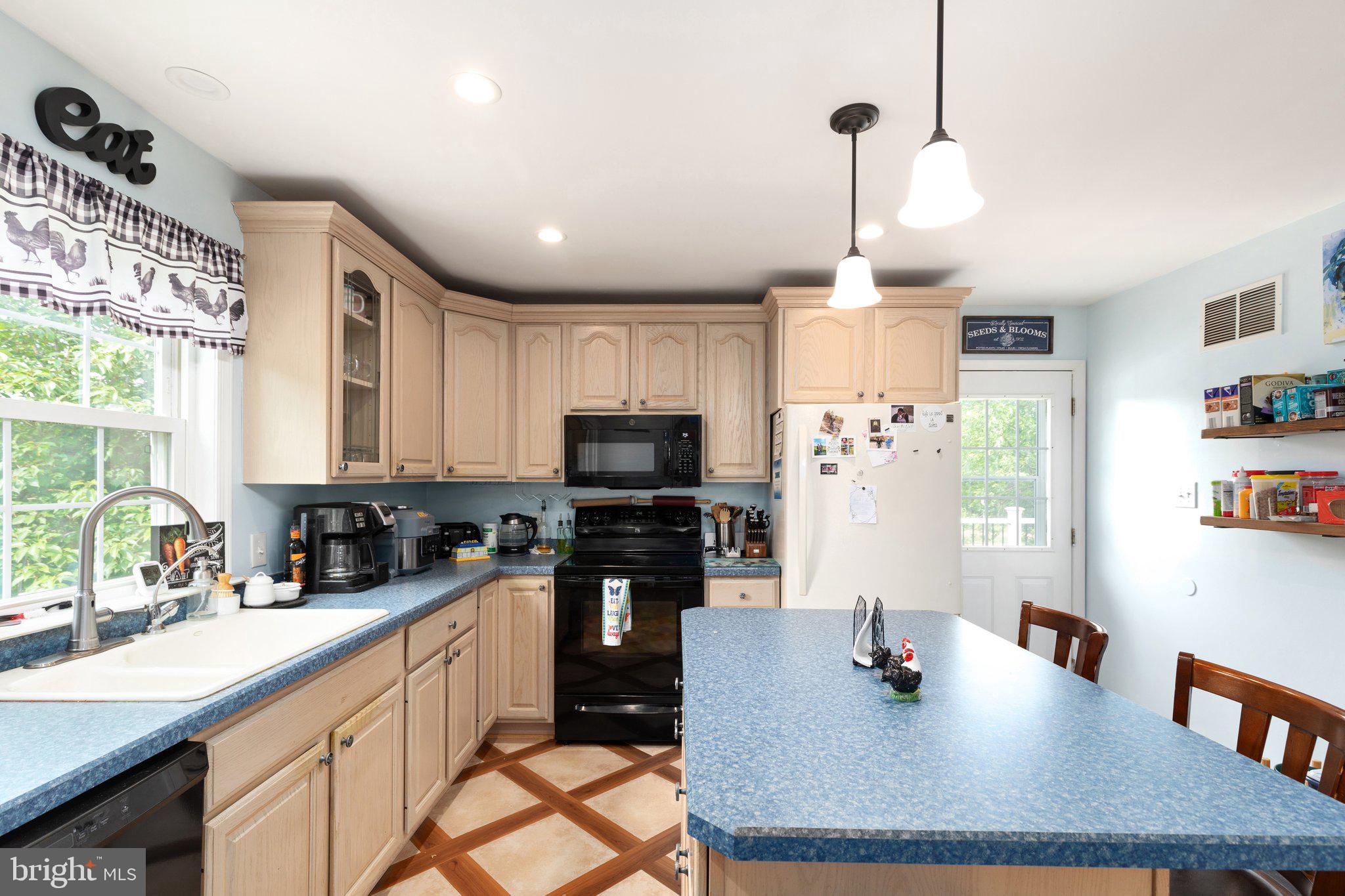 6826 Woodbine Road Delta, PA 17314 - Photo 5 of 32 Huge Country Kitchen