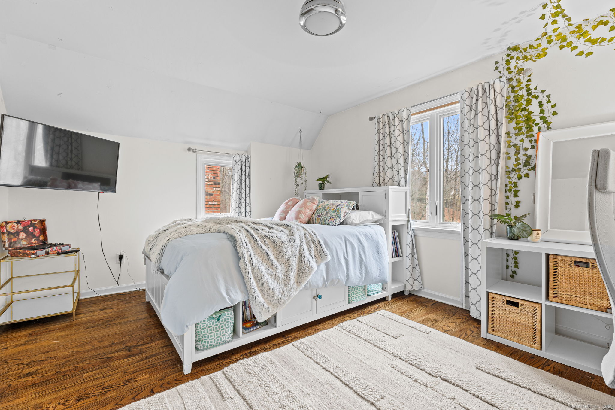 40 Hull Place Ridgefield, CT 06877 - Photo 28 of 40 a spacious bedroom with a bed and a flat screen tv