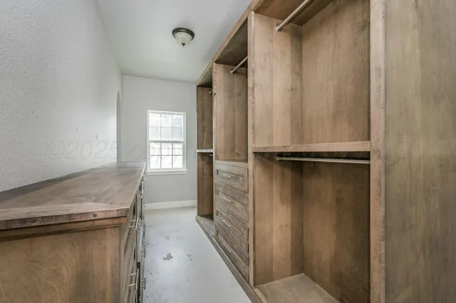 a view of walk in closet