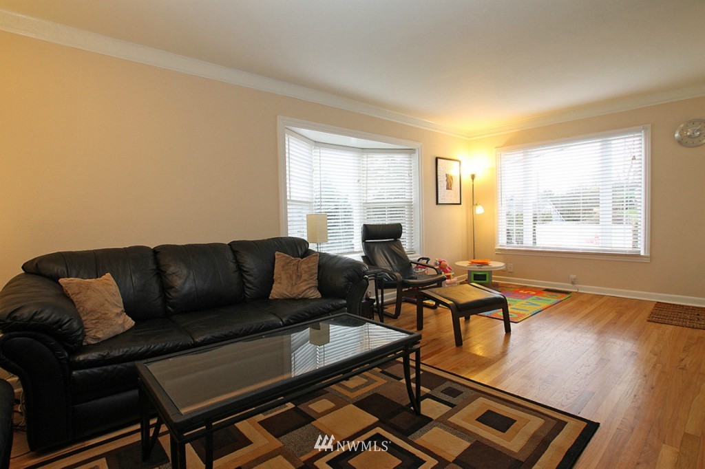 510 Southwest Langston Road Renton, WA 98057 - Photo 3 of 15