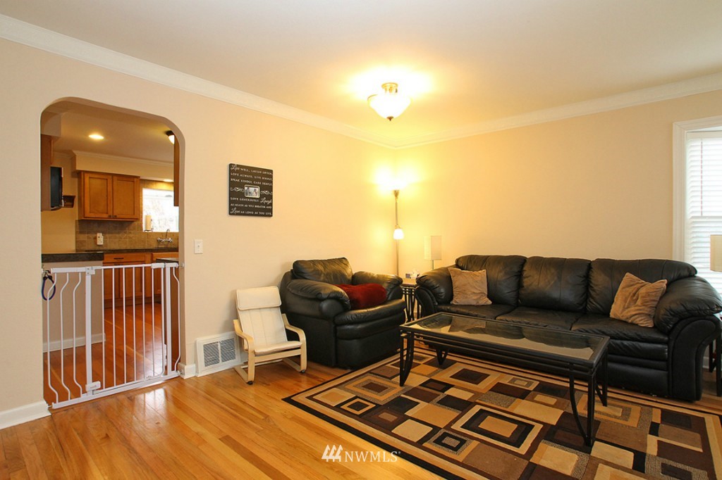 510 Southwest Langston Road Renton, WA 98057 - Photo 4 of 15