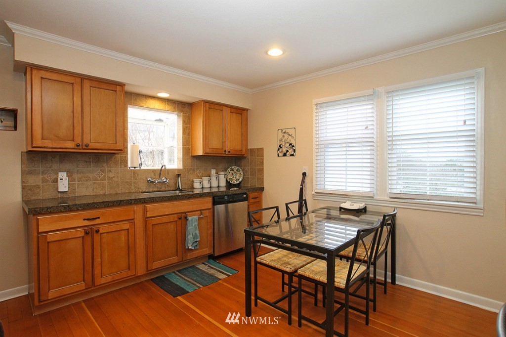 510 Southwest Langston Road Renton, WA 98057 - Photo 5 of 15
