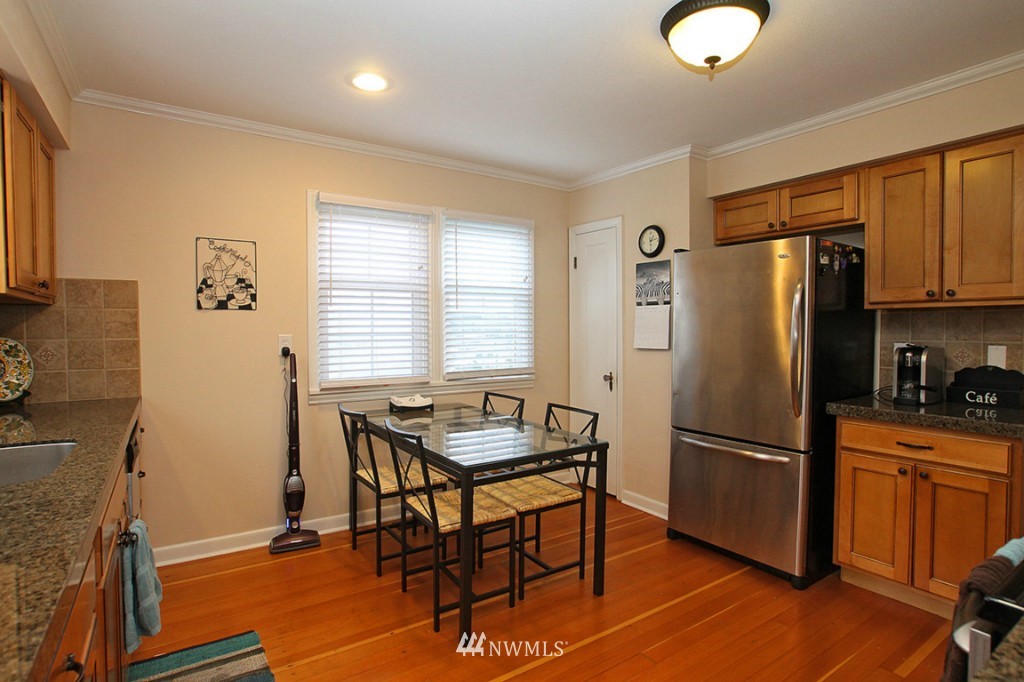 510 Southwest Langston Road Renton, WA 98057 - Photo 6 of 15