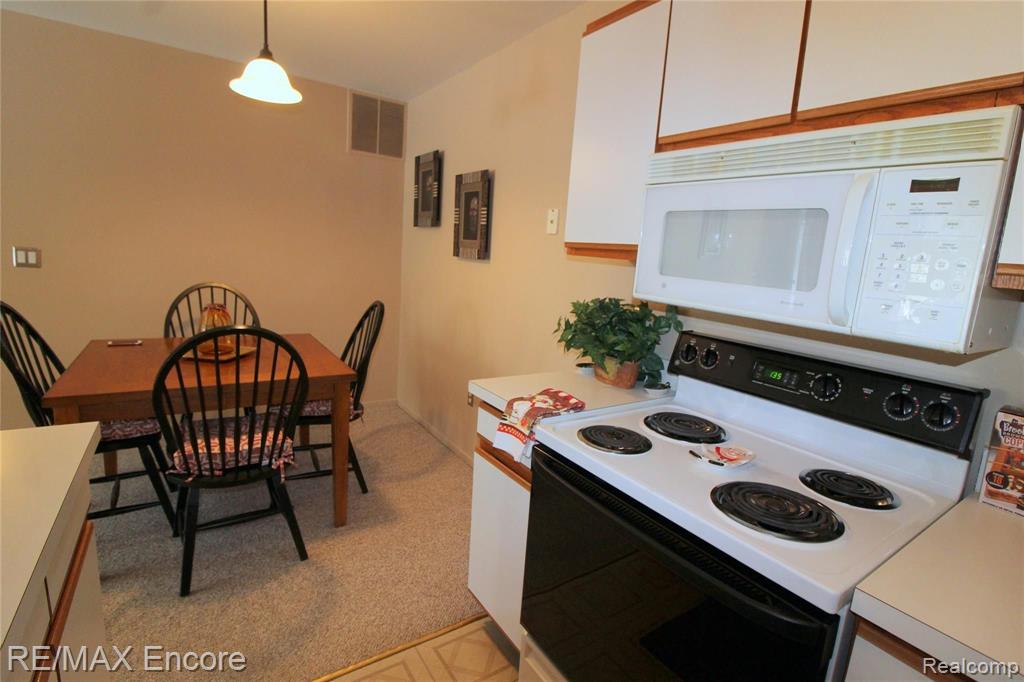 24060 Middlebelt Road, Unit 23 Farmington Hills, MI 48336 - Photo 8 of 13