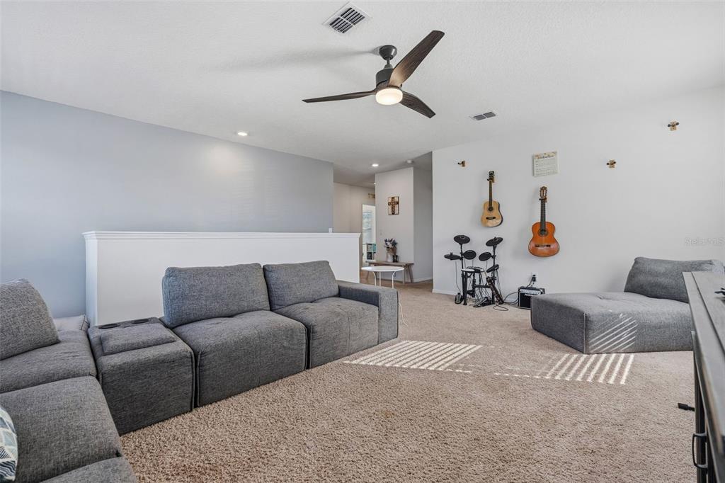 1526 White Hawk Way Groveland, FL 34736 - Photo 24 of 40 a living room with furniture