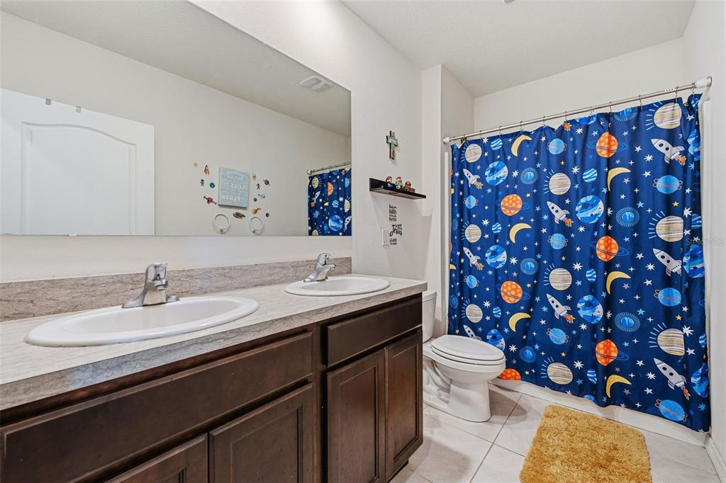 1526 White Hawk Way Groveland, FL 34736 - Photo 30 of 40 a bathroom with a sink toilet and shower