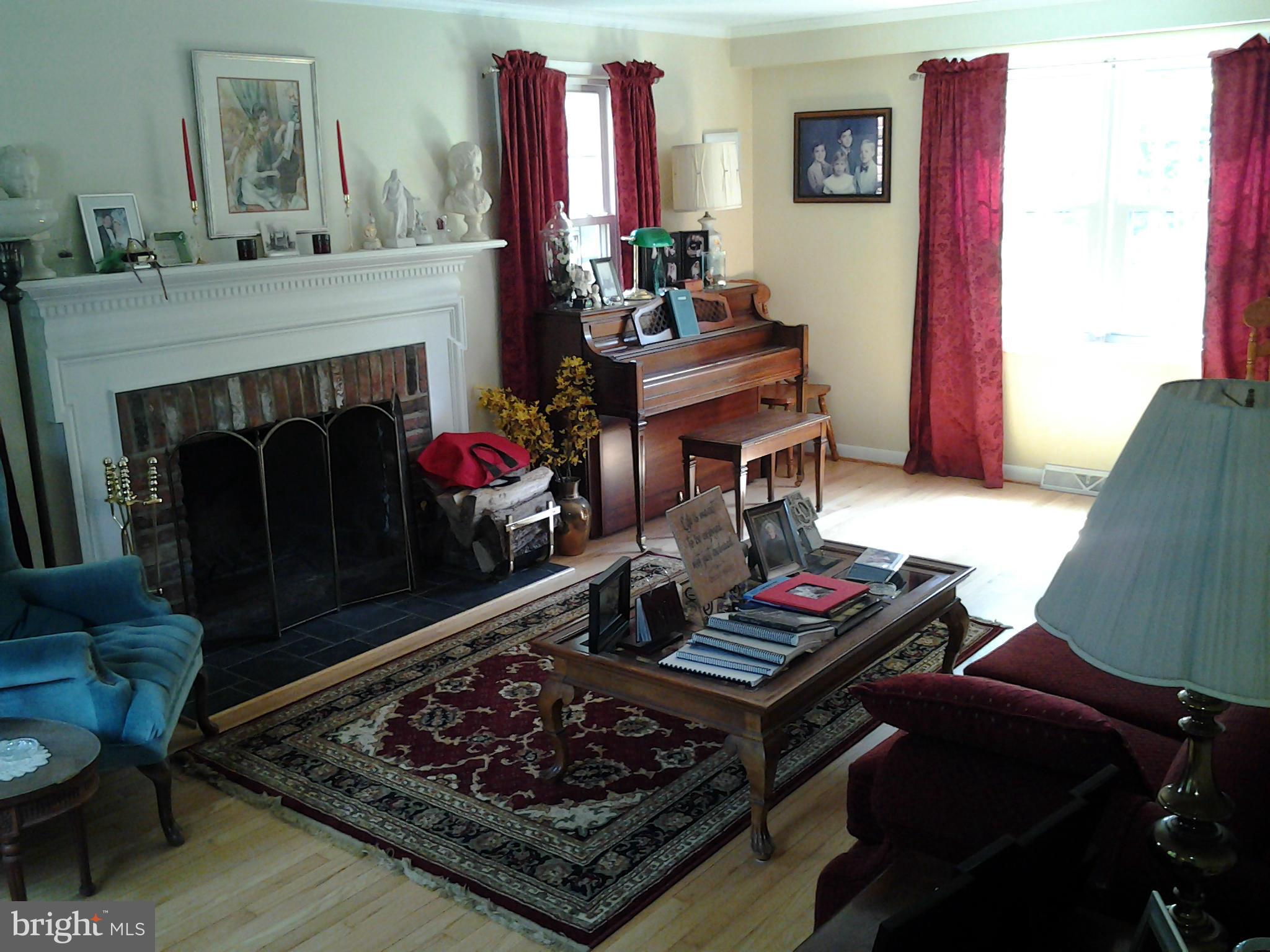 11 Severndale Road Severna Park, MD 21146 - Photo 5 of 25 Living Room