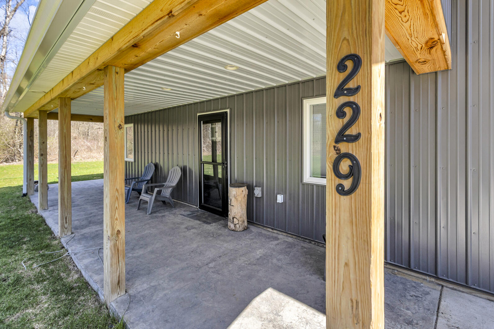 229 South Sutton Road Jackson, MI 49203 - Photo 3 of 35 0N0A0007