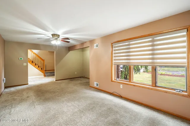 a view of a chandelier in big room and chandelier