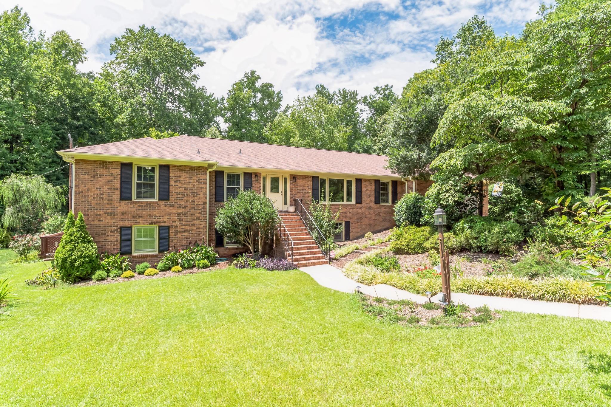 7327 Leesburg Road Charlotte, NC 28215 - Photo 1 of 31 Gallery Image 1