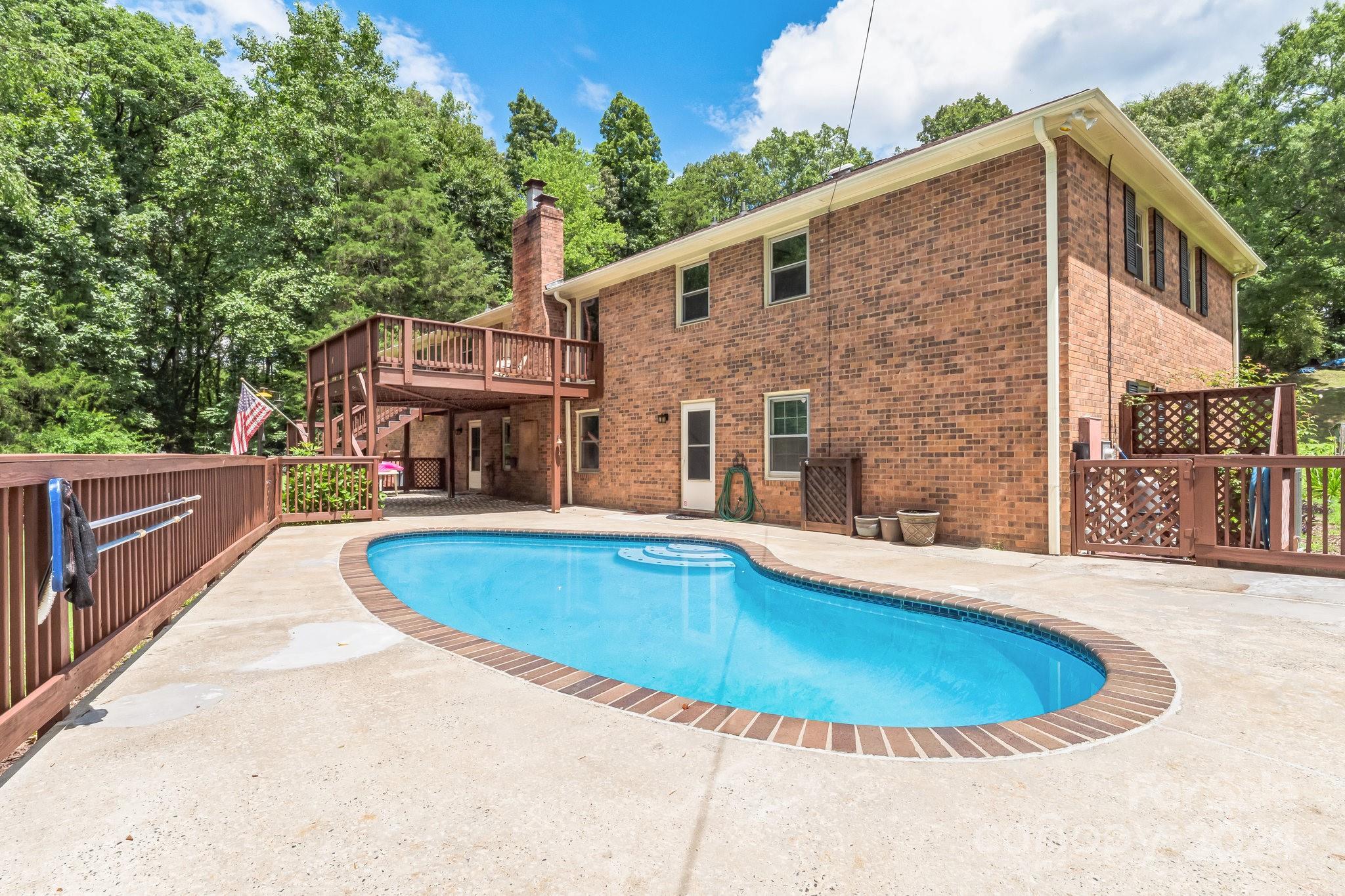 7327 Leesburg Road Charlotte, NC 28215 - Photo 6 of 31 Gallery Image 6