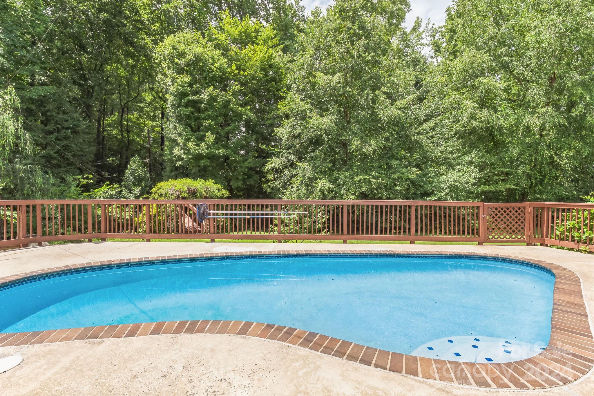7327 Leesburg Road Charlotte, NC 28215 - Photo 7 of 31 Gallery Image 7
