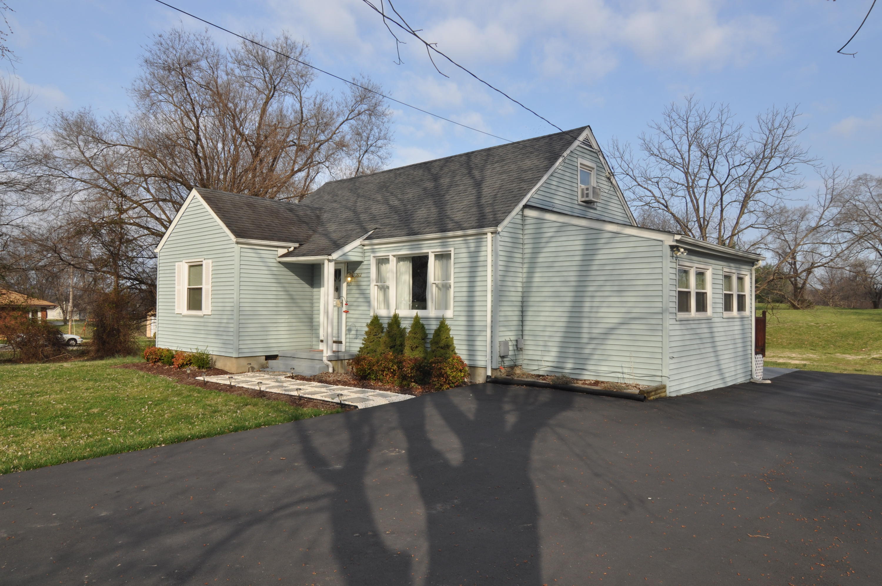 2602 Cannaday Road Northeast Roanoke, VA 24012 - Photo 22 of 24 Side of Home.JPG