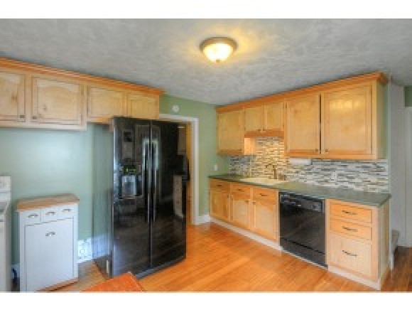 166 River Bank Road Manchester, NH 03103 - Photo 7 of 22
