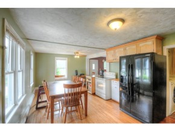 166 River Bank Road Manchester, NH 03103 - Photo 9 of 22