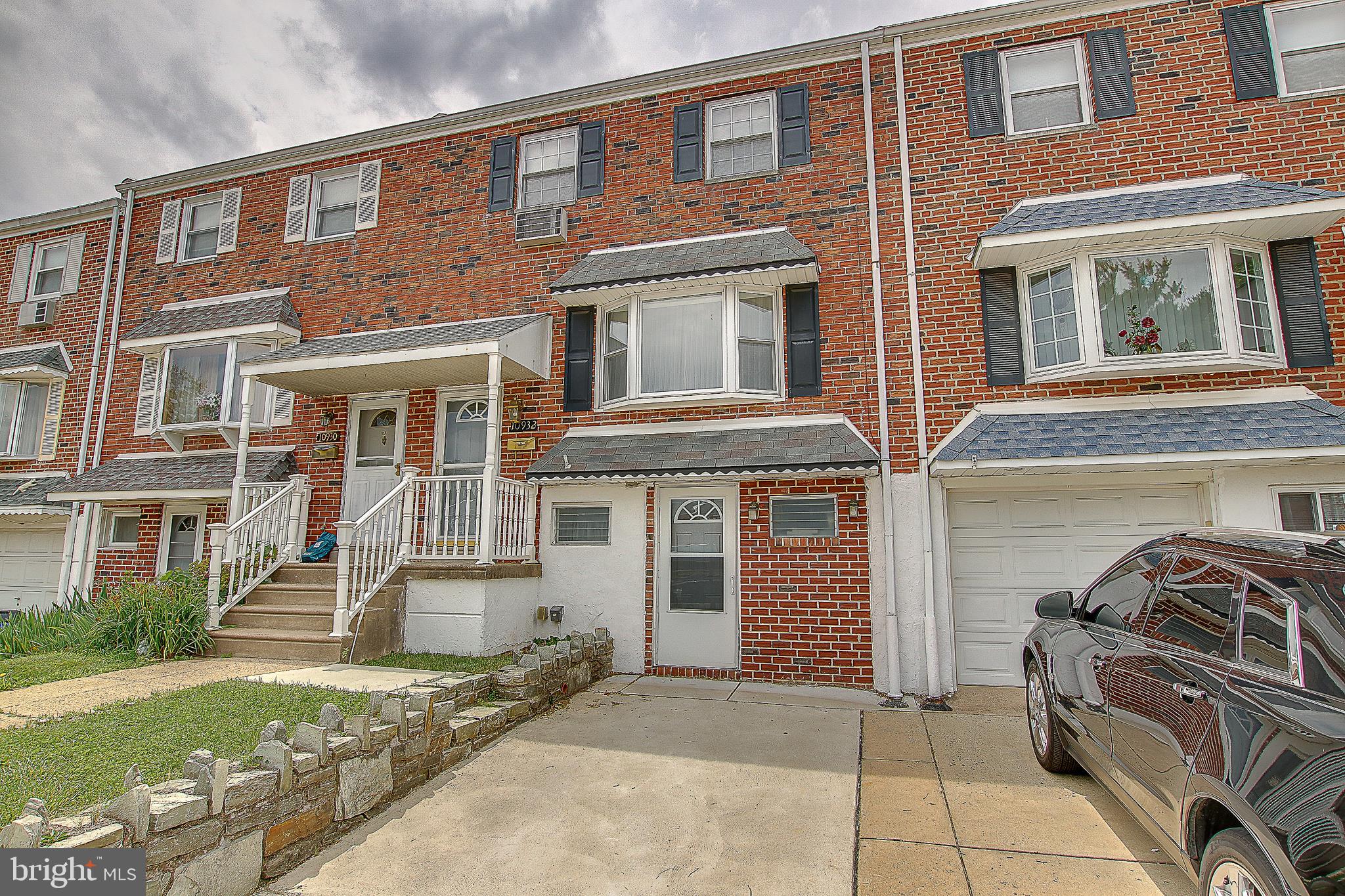 10932 East Keswick Road Philadelphia, PA 19154 - Photo 2 of 30 Front Driveway