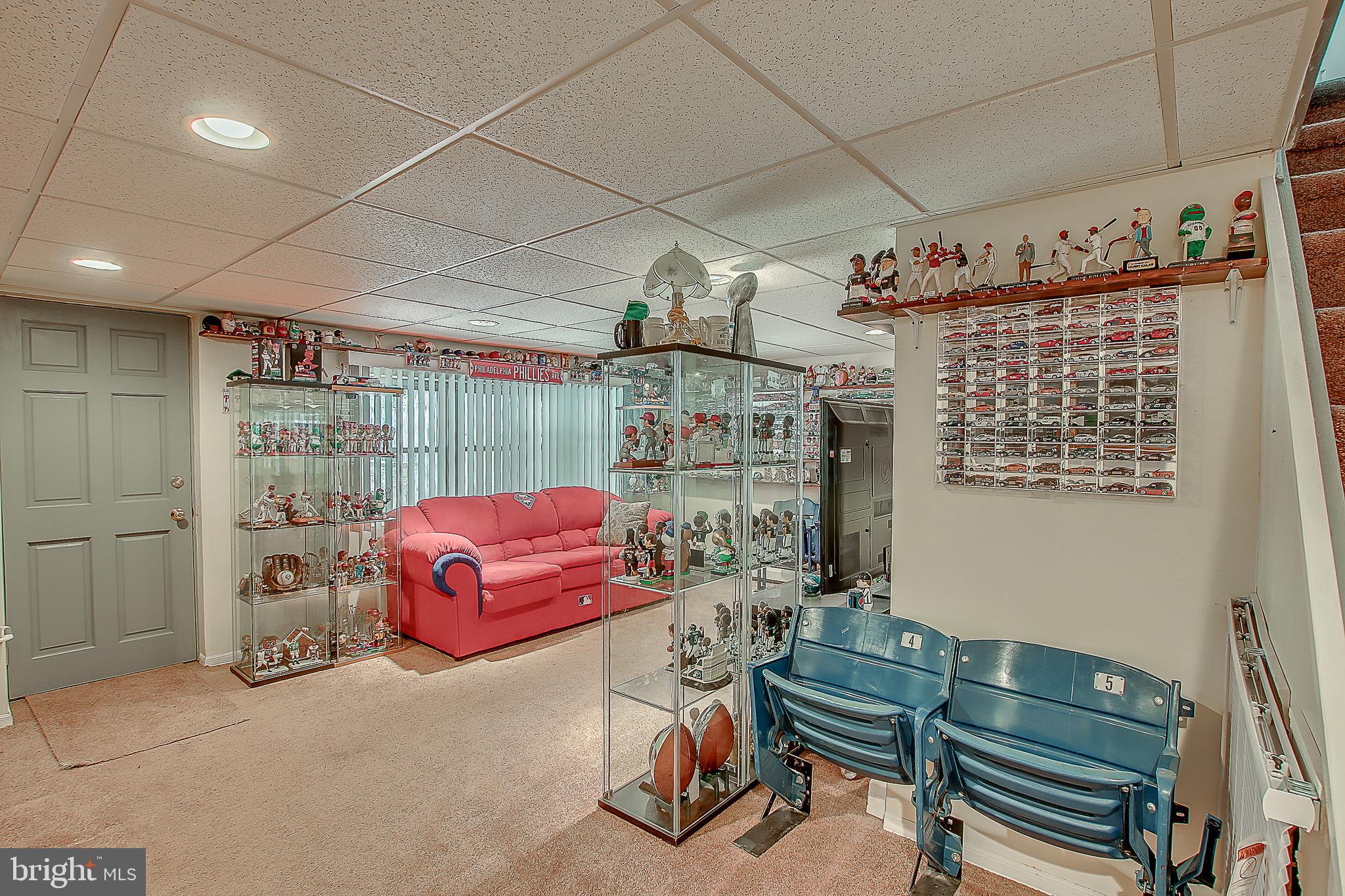 10932 East Keswick Road Philadelphia, PA 19154 - Photo 26 of 30 Family room with door to rear