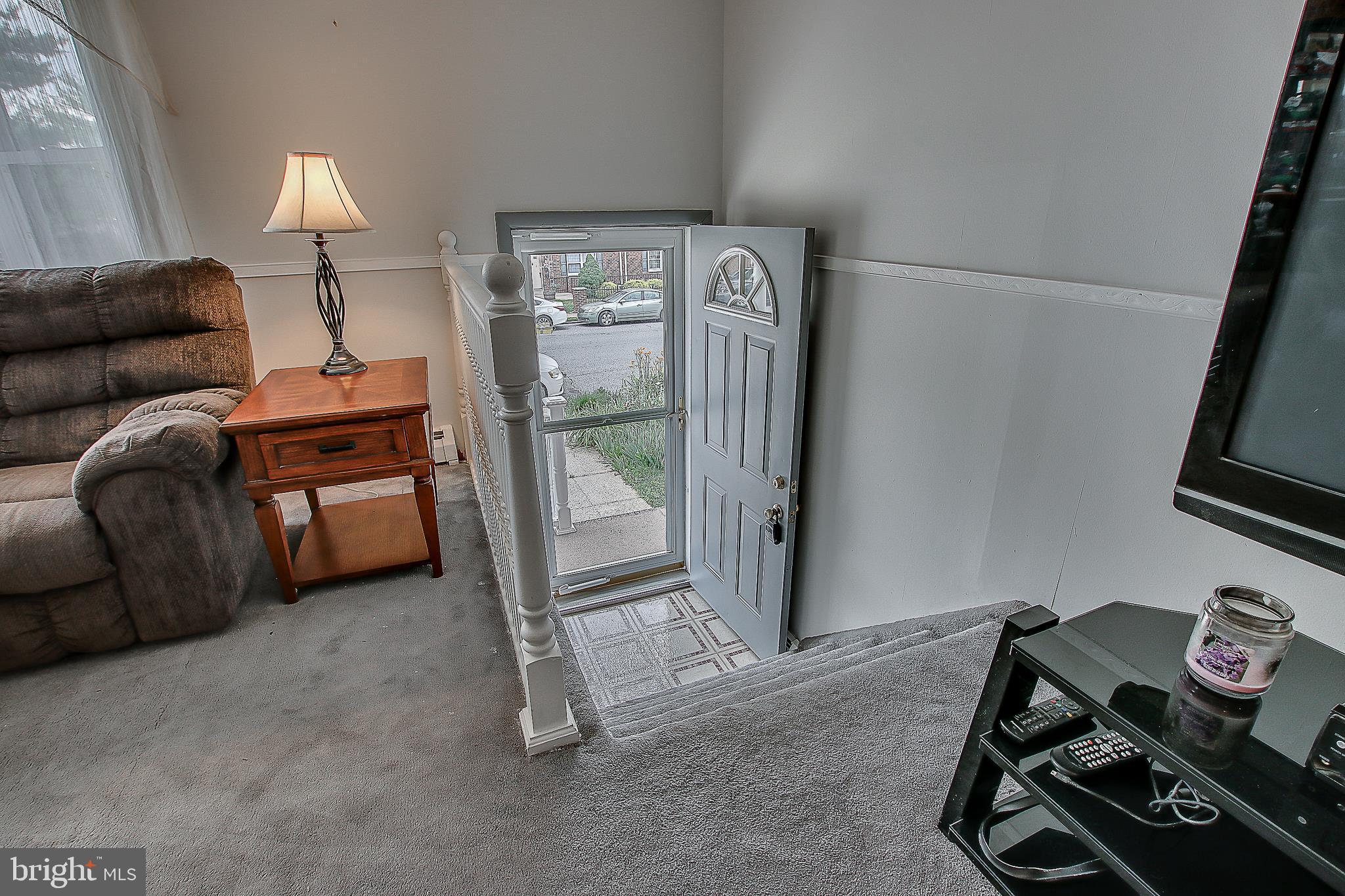 10932 East Keswick Road Philadelphia, PA 19154 - Photo 4 of 30 Entry
