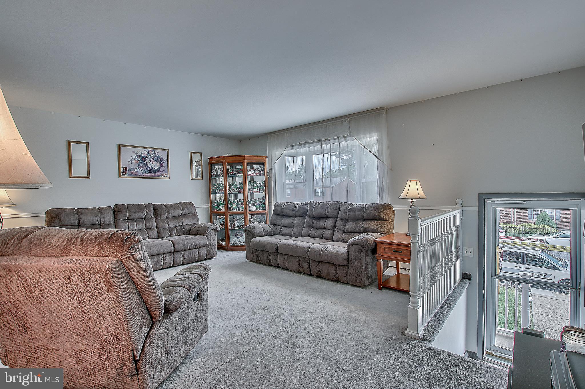 10932 East Keswick Road Philadelphia, PA 19154 - Photo 5 of 30 Living room