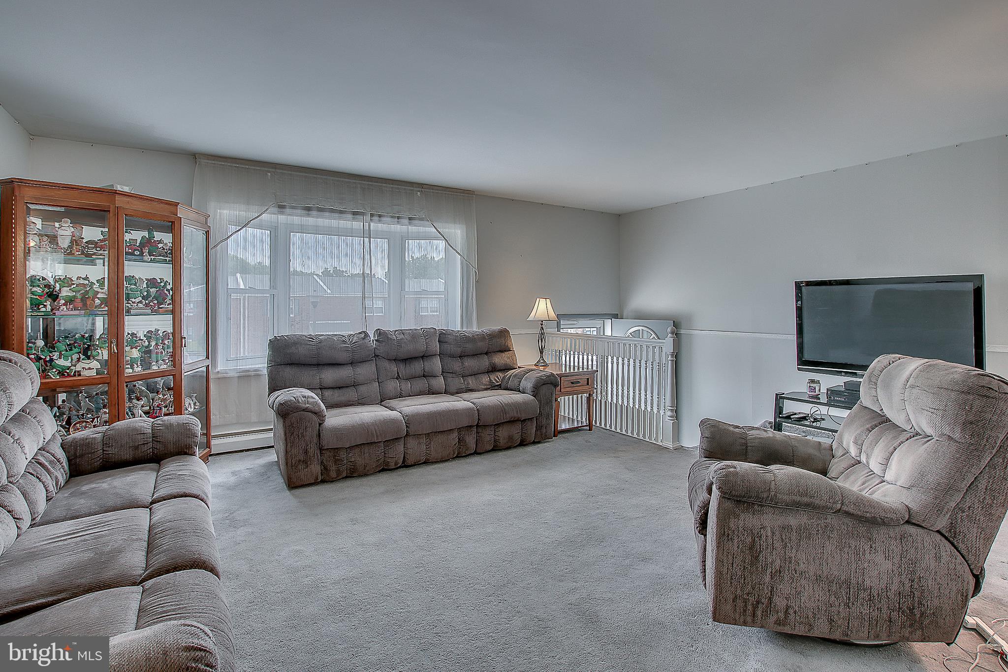 10932 East Keswick Road Philadelphia, PA 19154 - Photo 7 of 30 Full View Living room windows