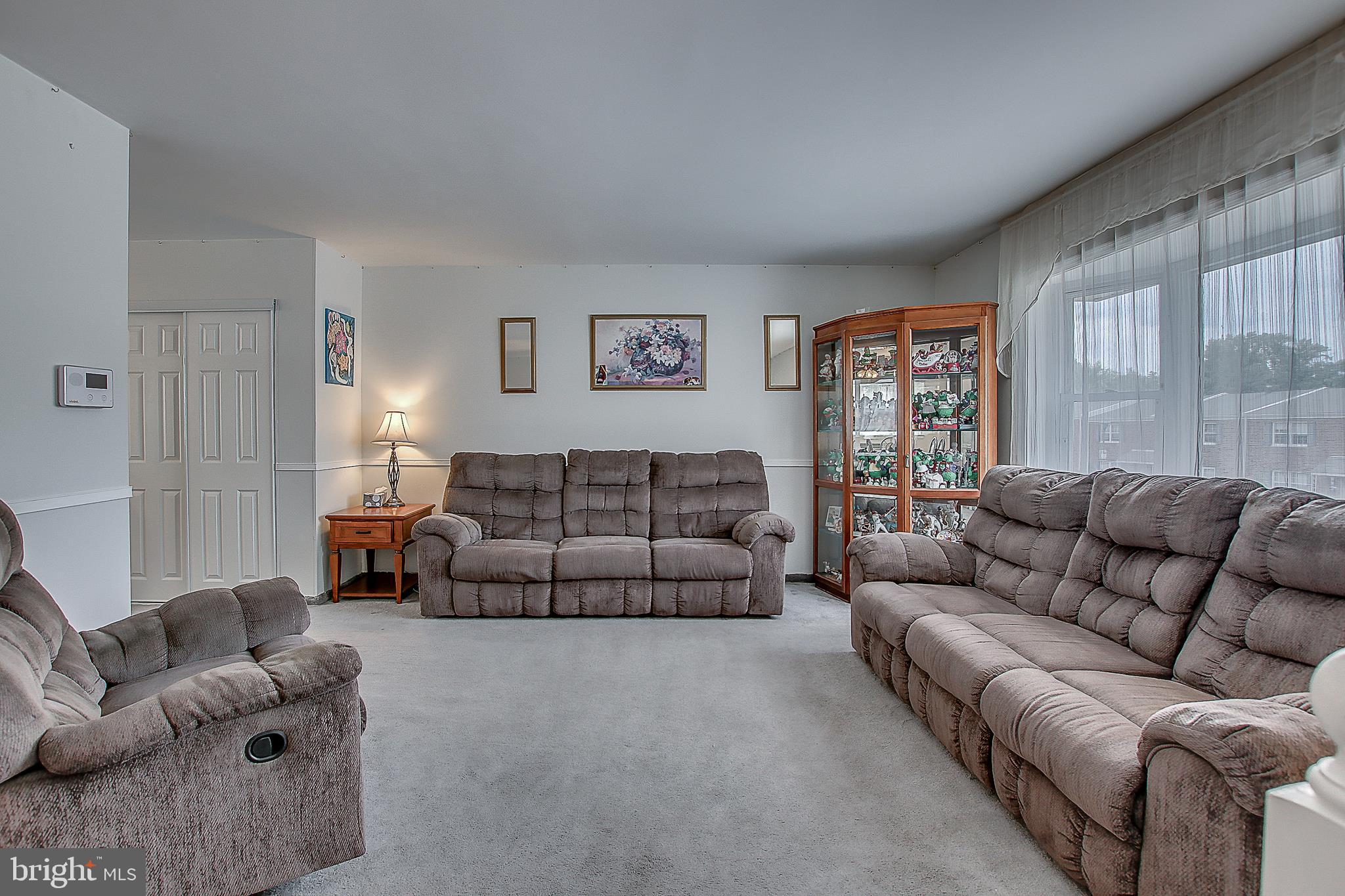 10932 East Keswick Road Philadelphia, PA 19154 - Photo 8 of 30 Living room
